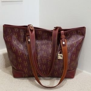 Dooney & Bourke authentic Susanna handbag